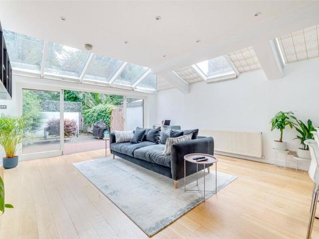 Apartment for rent in Fulham, Isle Of Man