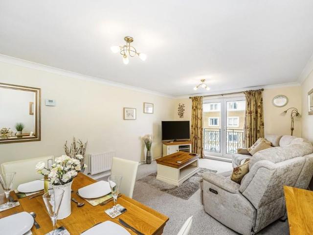 Apartment for rent in Roedean