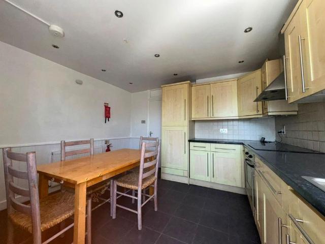 Apartment for rent in London Borough of Croydon, Waddon