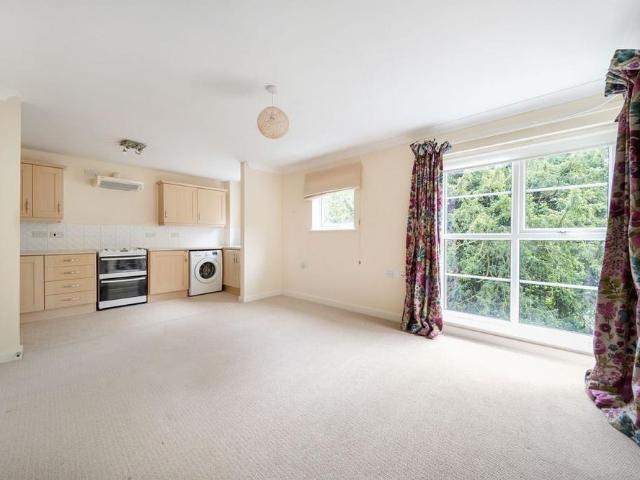 Apartment for rent in Harestock, Hampshire