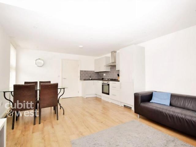 Apartment for rent in London Borough of Croydon, Purley