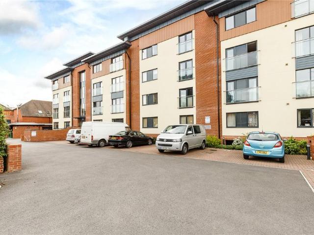 Flat for rent in Enborne, West Berkshire