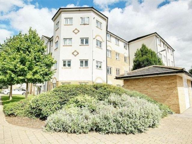 Flat for rent in Ponders End, Greater London