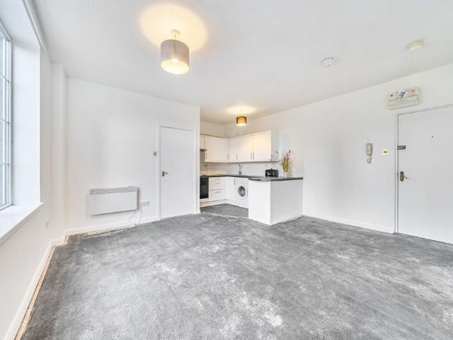 Apartment for rent in Hill Top, Leeds