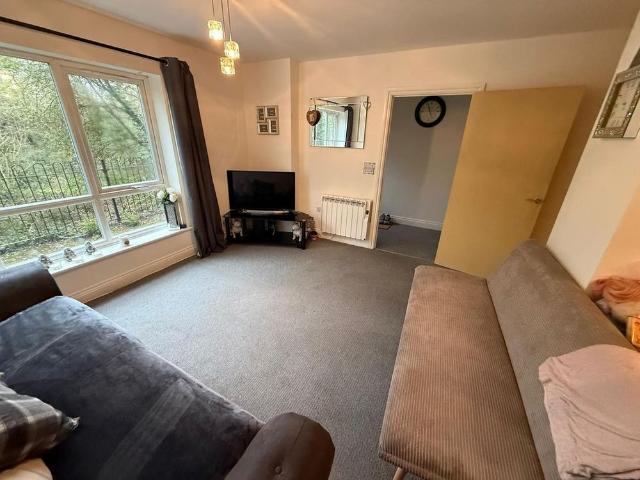 Apartment for rent in Woodloes Park, Green Close