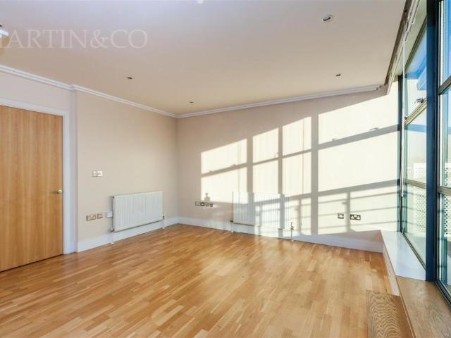 Flat for rent in London Borough of Hounslow, Greater London