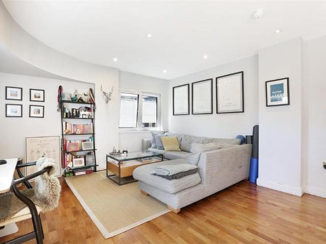 Apartment for rent in Battersea, Greater London