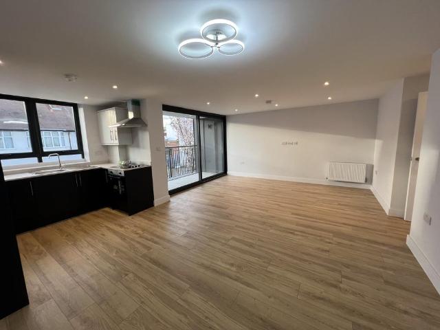 Flat for rent in London Borough of Ealing, Greater London