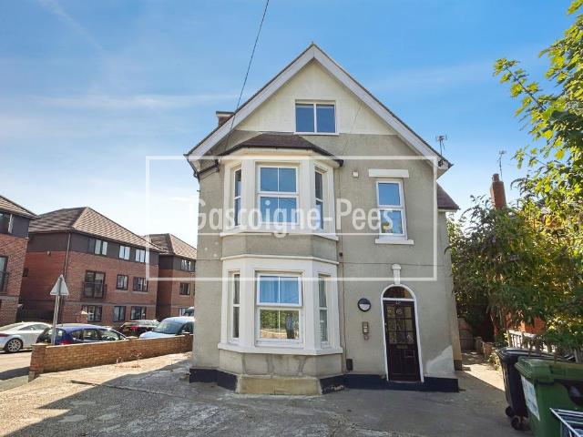 Flat for rent in Heol-las, Surrey