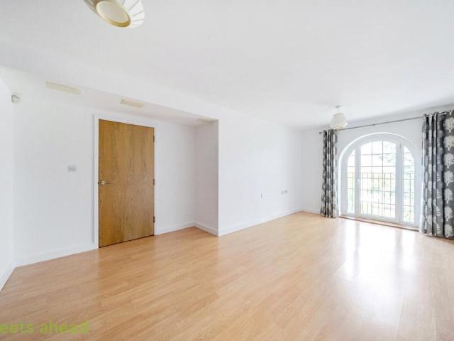 Flat for rent in London Borough of Croydon, Addiscombe