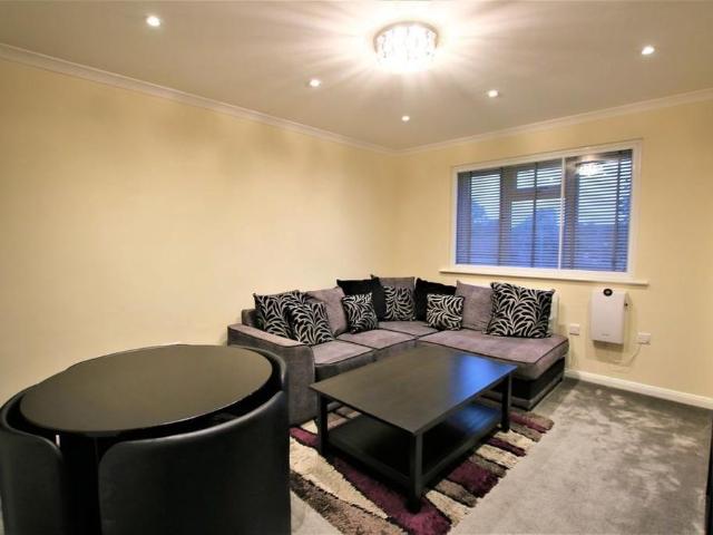 Apartment for rent in Colnbrook with Poyle, Slough