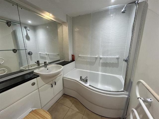 Apartment for rent in Seaside, Llanelli