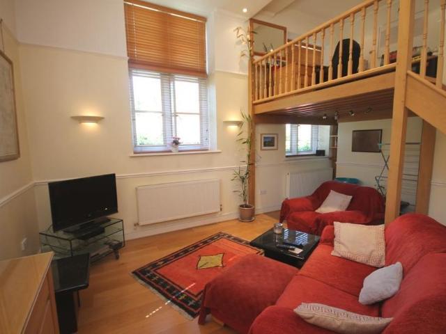 Apartment for rent in Pachesham Park, Surrey