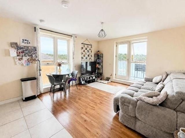 Apartment for rent in St. Marys Island, Gillingham