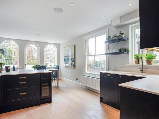 Flat for rent in Battersea, Greater London