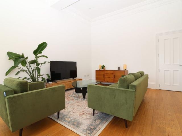 Apartment for rent in Dowanhill, Scotland