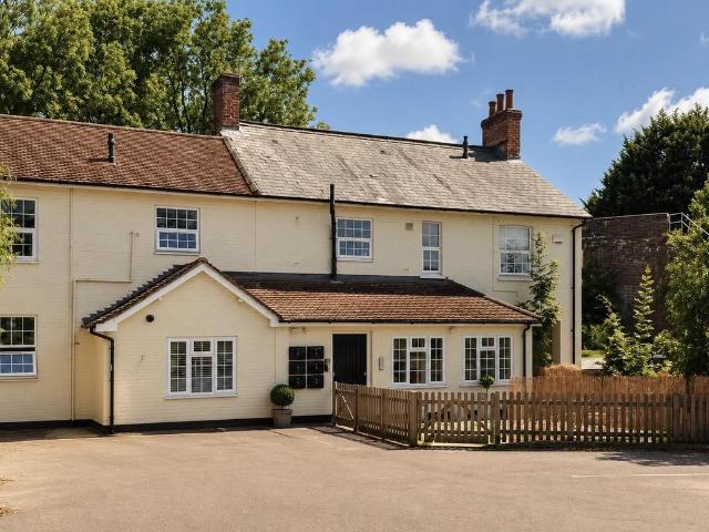Flat for rent in Horsenden, Longwick