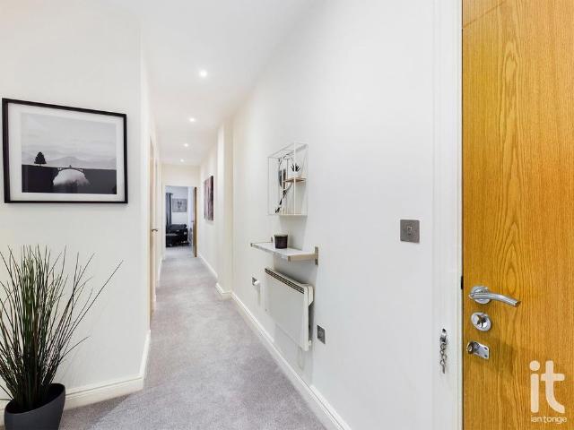 Apartment for rent in High Lane, Stockport