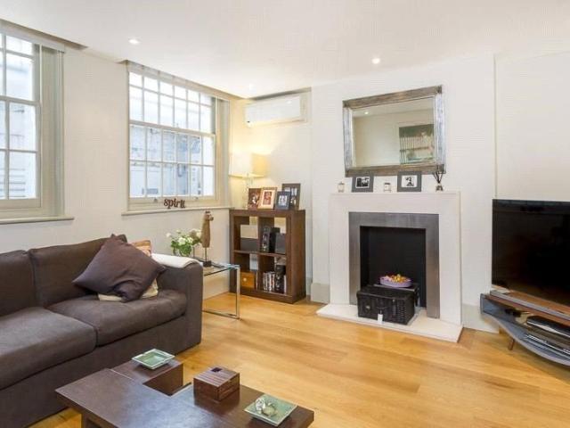 Apartment for rent in St Giles, Greater London
