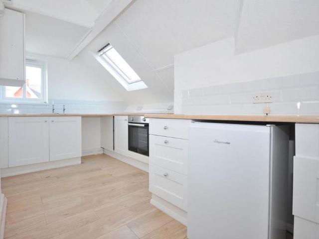 Apartment for rent in Warden Hill, Cheltenham