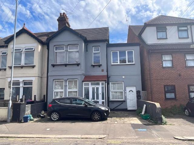 Flat for rent in Southend City Centre Neighbourhood, Alton Barnes