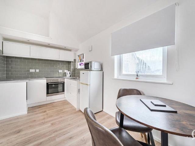Flat for rent in Grove Park, Oad Street