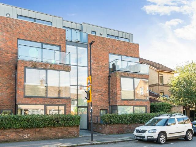 Flat for rent in Oval, Greater London