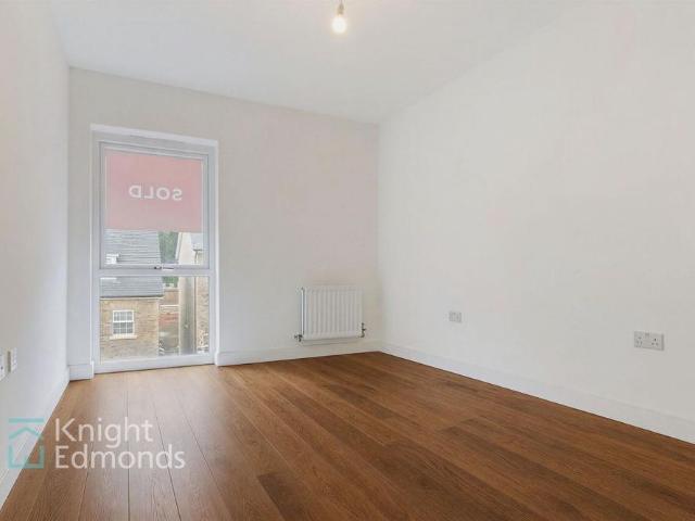 Apartment for rent in Allington, Midway