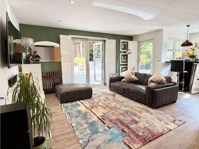 Apartment for rent in Shortlands, Greater London
