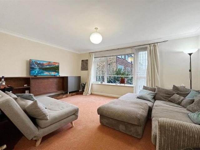Apartment for rent in Daws Hill, Cressex