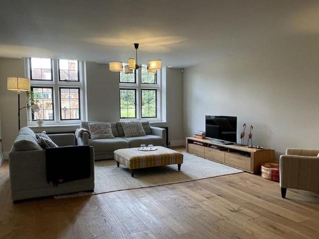 Apartment for rent in Littlecote, West Sussex