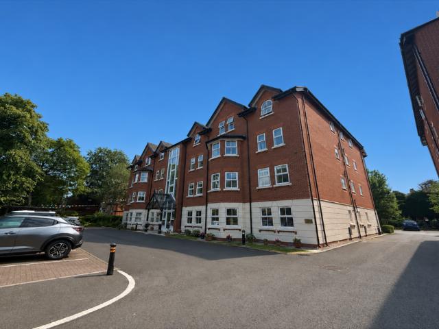 Flat for rent in Sale Moor, Trafford Park
