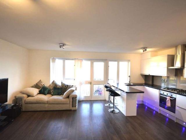 Flat for rent in London Yard, Isle Of Dogs