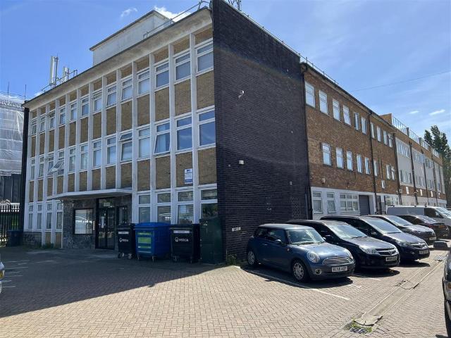 Flat for rent in Alperton, Greater London