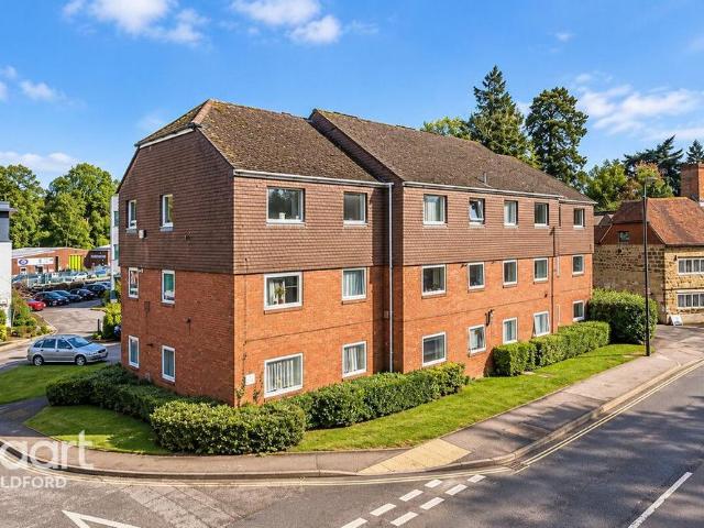 Apartment for rent in Fole, Surrey