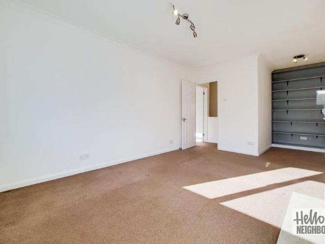 Apartment for rent in Benhilton, Greater London
