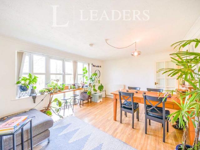 Apartment for rent in Five Acres, Hertfordshire