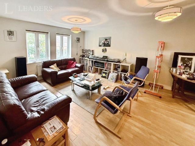 Apartment for rent in California, Littleover
