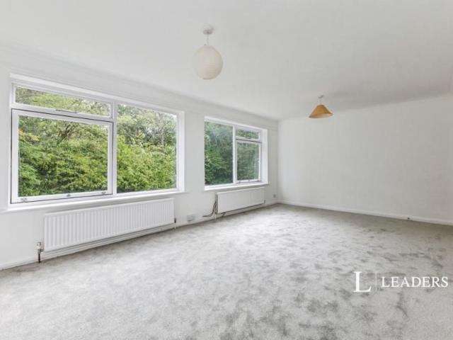 Apartment for rent in Weybridge, Elmbridge