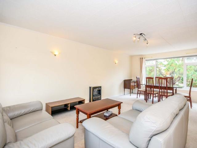 Apartment for rent in Lansdowne, Charminster