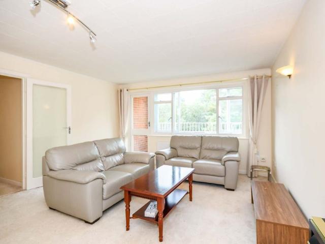 Apartment for rent in Lansdowne, Charminster