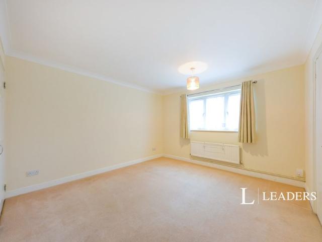 Apartment for rent in St Albans, Five Acres
