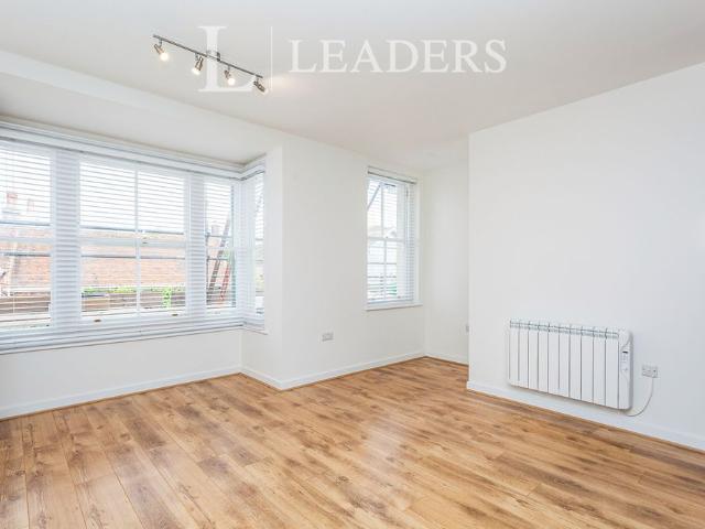 Apartment for rent in Perryfields, West Sussex