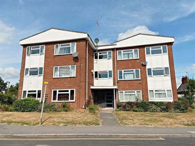 Apartment for rent in Mill End, Green Close