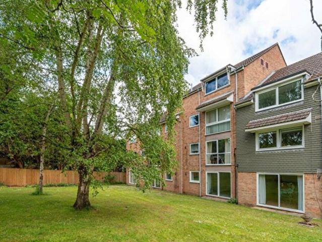Apartment for rent in Church Cowley, The Slade
