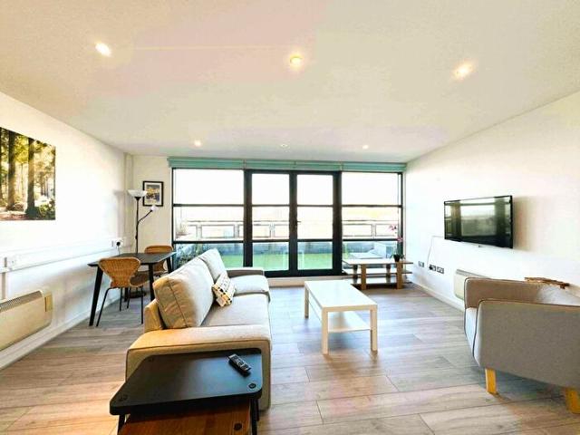 Apartment for rent in Mount Pleasant, Swansea