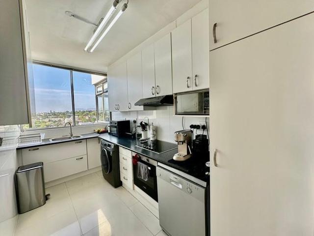 Apartment for rent in Claremont, Cape Town