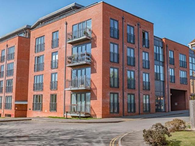 Apartment for rent in Dickens Heath, West Midlands
