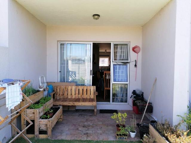 Apartment for rent in Flamingo Vlei, City of Cape Town