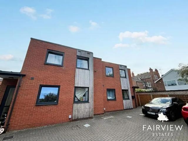 Apartment for rent in Lady Bay, Barton In Fabis